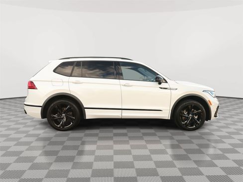 Used 2023 Volkswagen Tiguan SE R-Line AWD/4WD image 8