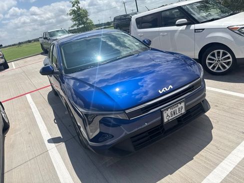 Used 2025 Kia K4 FWD image 2