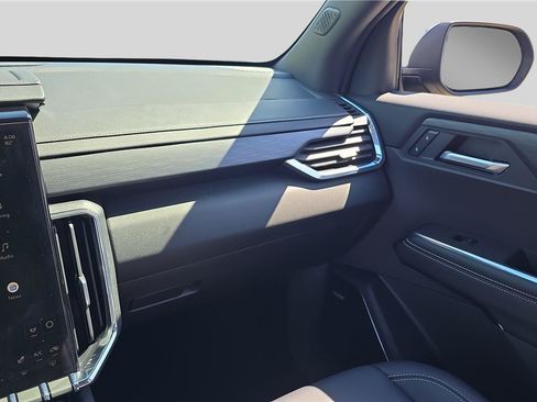 Used 2026 GMC Acadia Elevation w/ Elevation Premium Package FWD image 23
