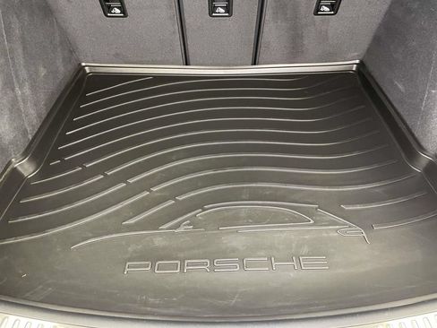 Certified 2025 Porsche Macan AWD/4WD image 20