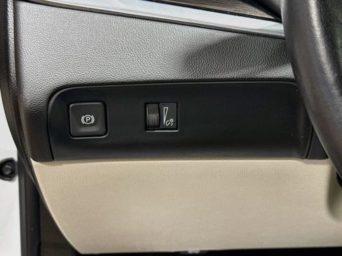 Used 2023 Buick Enclave Essence w/ Experience Buick Package FWD image 10
