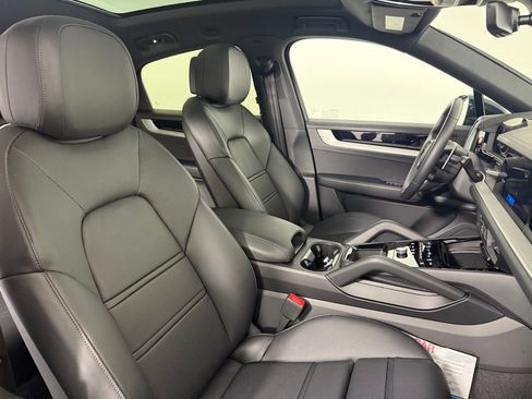 Certified 2026 Porsche Cayenne Coupe image 16