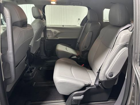 Used 2024 Toyota Sienna XLE AWD/4WD image 11