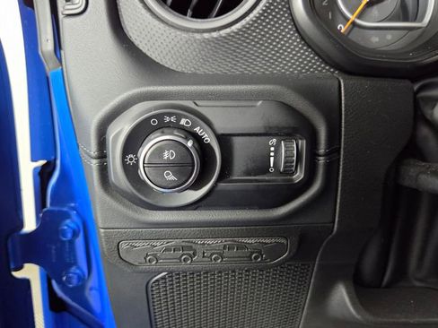 Used 2024 Jeep Gladiator Mojave w/ Technology Group image 18