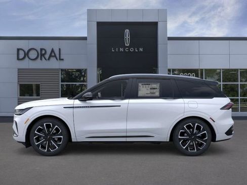 New 2025 Lincoln Nautilus Reserve image 3