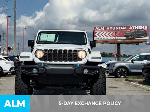Used 2024 Jeep Wrangler Unlimited AWD/4WD image 3