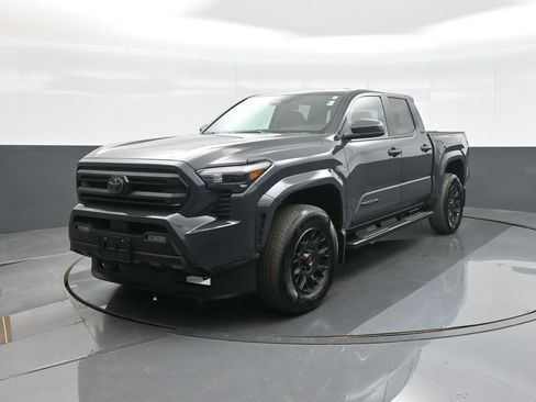 Certified 2025 Toyota Tacoma SR5 w/ SR5 Upgrade Package AWD/4WD image 5
