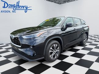 Used 2023 Toyota Highlander XLE AWD/4WD video 1