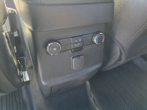 Used 2018 Ford Explorer XLT w/ Equipment Group 201A FWD image 19
