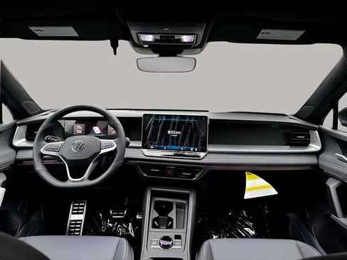 New 2026 Volkswagen Tiguan SE R-Line image 5