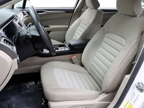 Used 2017 Ford Fusion SE image 9