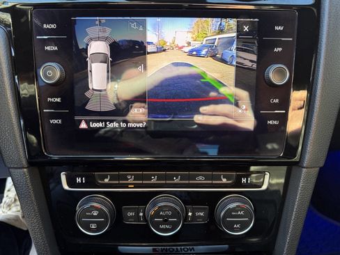 Used 2016 Volkswagen Golf R 4-Door image 19