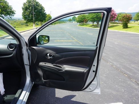 Used 2017 Nissan Versa SV w/ SV Special Edition Package FWD image 20