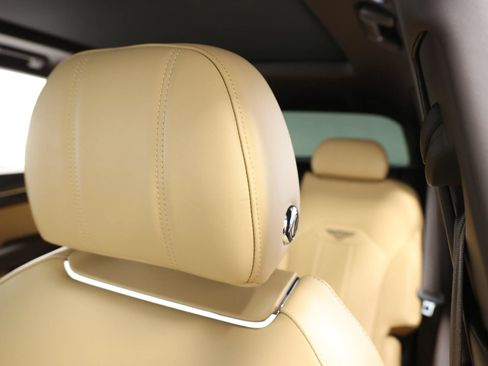 Used 2021 Bentley Bentayga AWD/4WD image 22