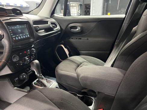 Used 2021 Jeep Renegade Latitude w/ Convenience Group AWD/4WD image 15
