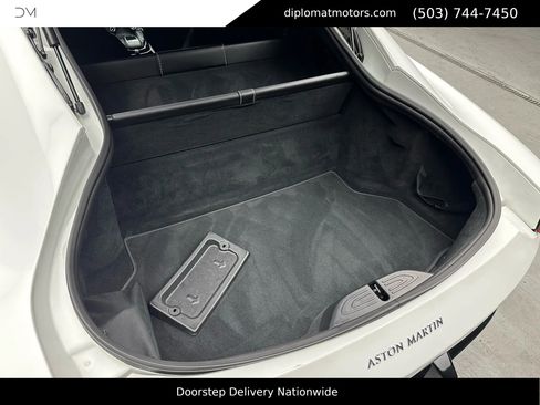 Used 2020 Aston Martin V8 Vantage Coupe image 40