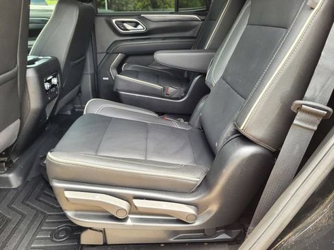 Used 2024 GMC Yukon SLT w/ SLT Luxury Package RWD image 35