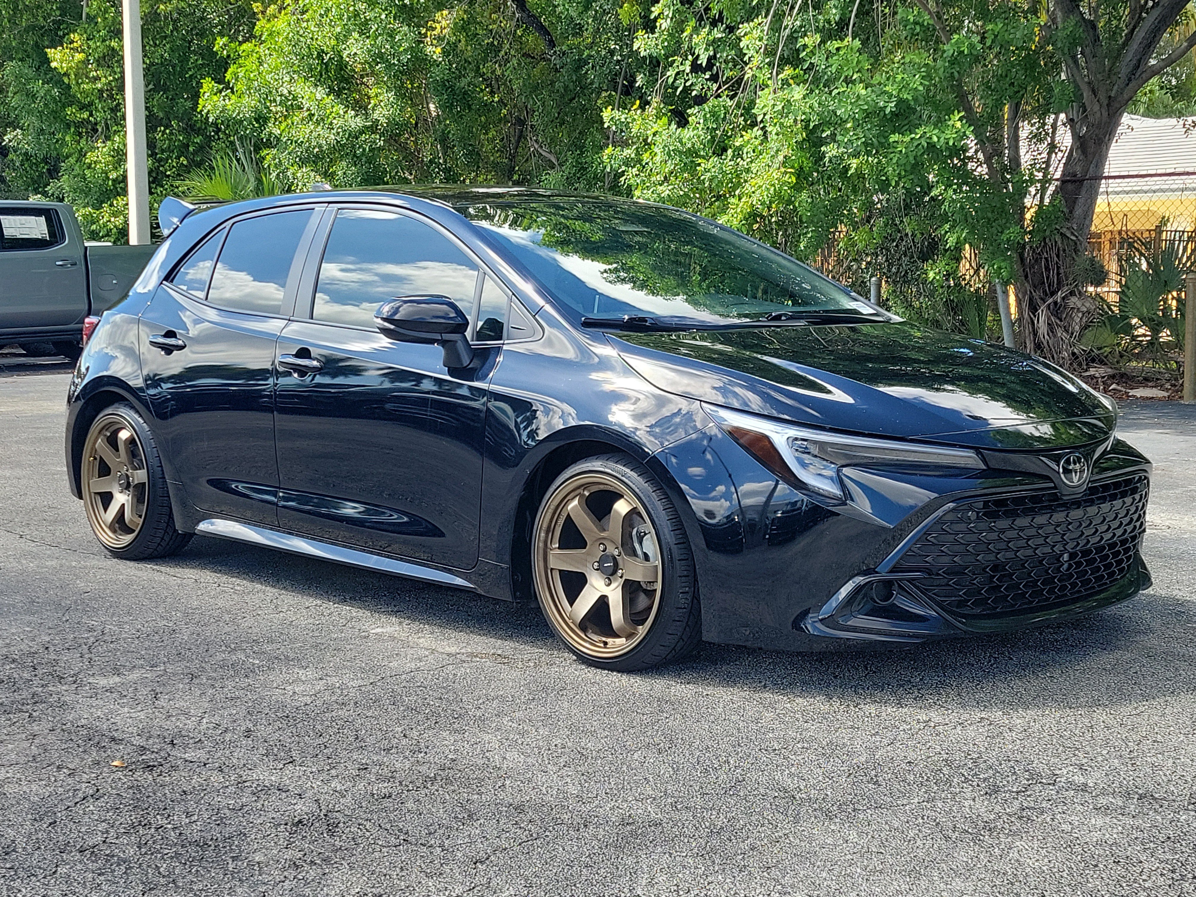 Used 2025 Toyota Corolla SE FWD image 1