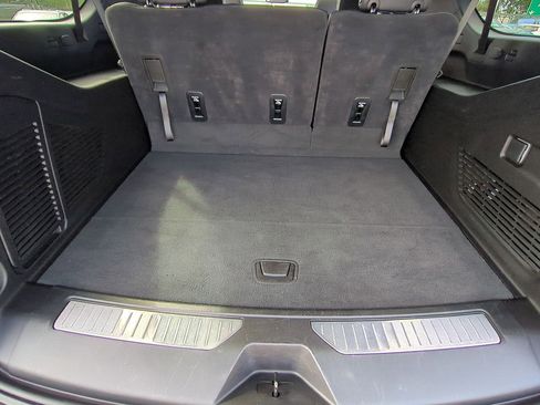 Certified 2025 Chevrolet Suburban Z71 image 25