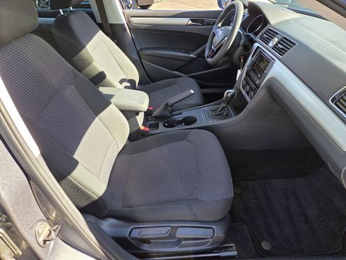 Used 2017 Volkswagen Passat 1.8T S image 16