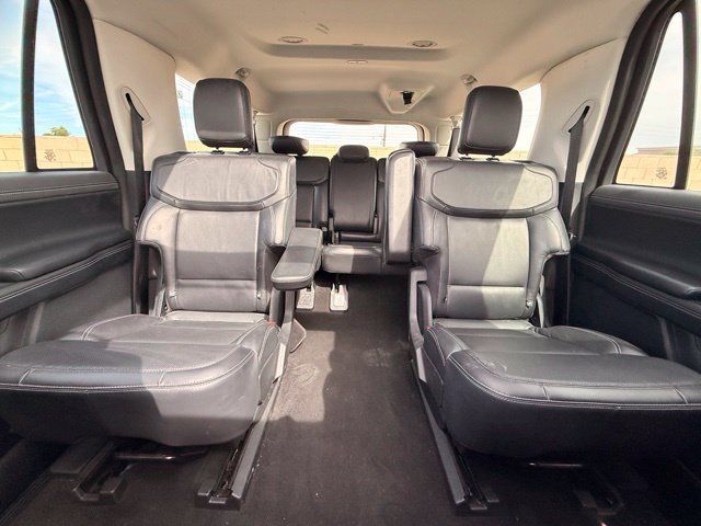 Used 2025 Ford Expedition Max Platinum AWD/4WD image 17