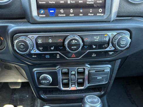 Used 2022 Jeep Wrangler Unlimited Sahara w/ Cold Weather Group AWD/4WD image 27