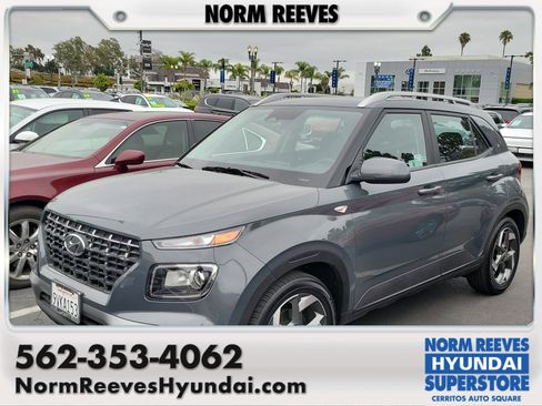 Used 2025 Hyundai Venue SEL FWD image 1