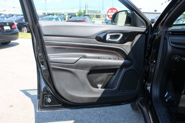 Used 2025 Jeep Compass Trailhawk AWD/4WD image 11