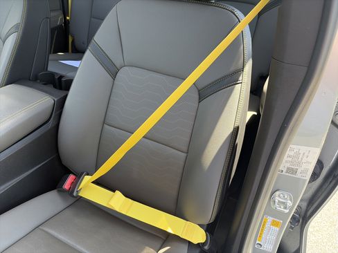 Used 2024 Chevrolet Colorado ZR2 w/ ZR2 Convenience Package III AWD/4WD image 32