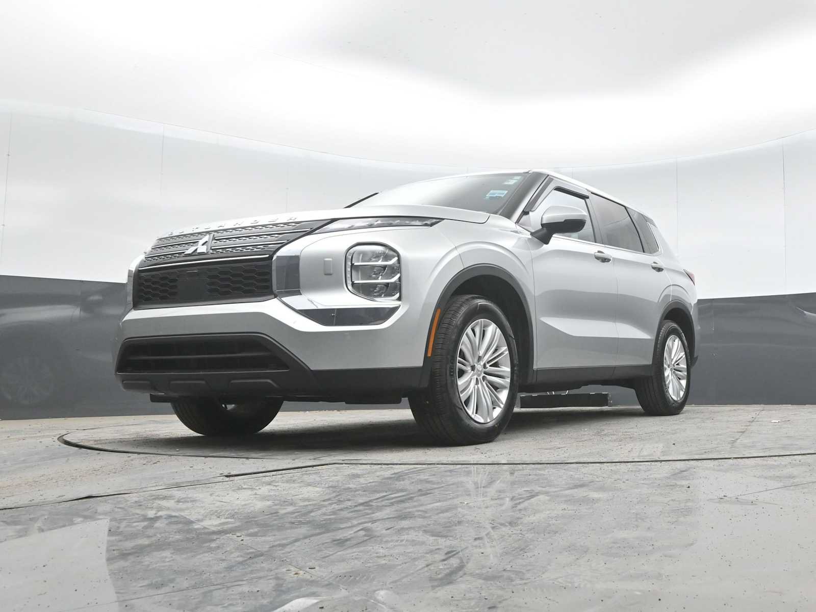 Used 2024 Mitsubishi Outlander ES AWD/4WD image 41