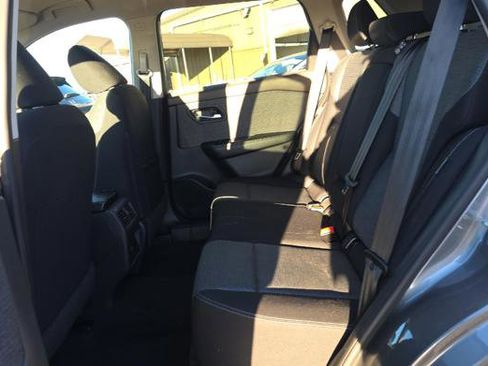 Used 2023 Nissan Rogue SV image 11