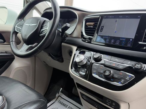 Used 2018 Chrysler Pacifica Touring-L Plus image 60