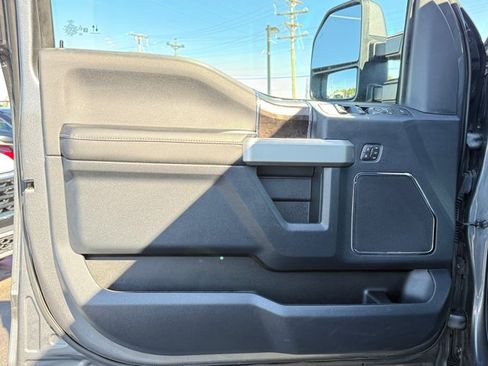 Used 2022 Ford F250 Lariat w/ Lariat Ultimate Package AWD/4WD image 24