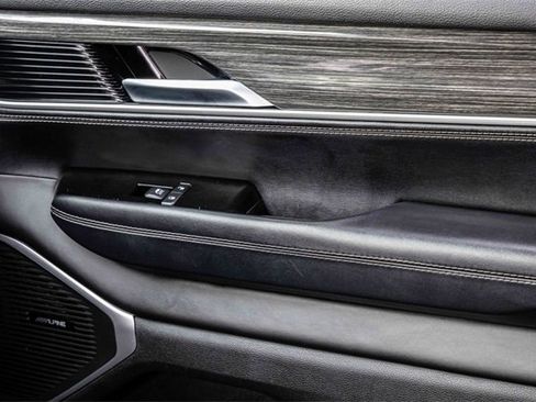 Used 2022 Jeep Wagoneer Series III w/ Flexible Seating Group image 15