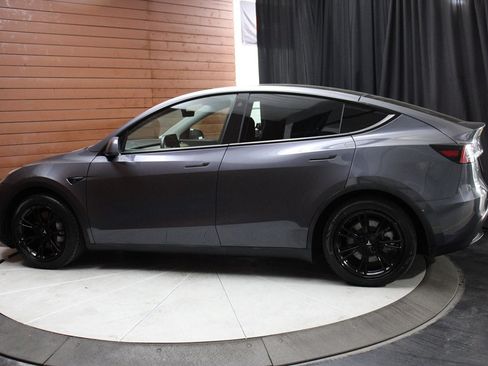 Used 2023 Tesla Model Y Long Range image 10
