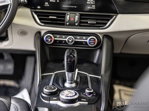 Used 2018 Alfa Romeo Giulia AWD image 37