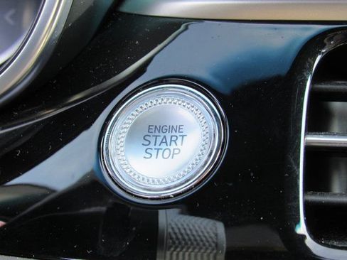 Used 2025 Genesis G70 2.5T image 16