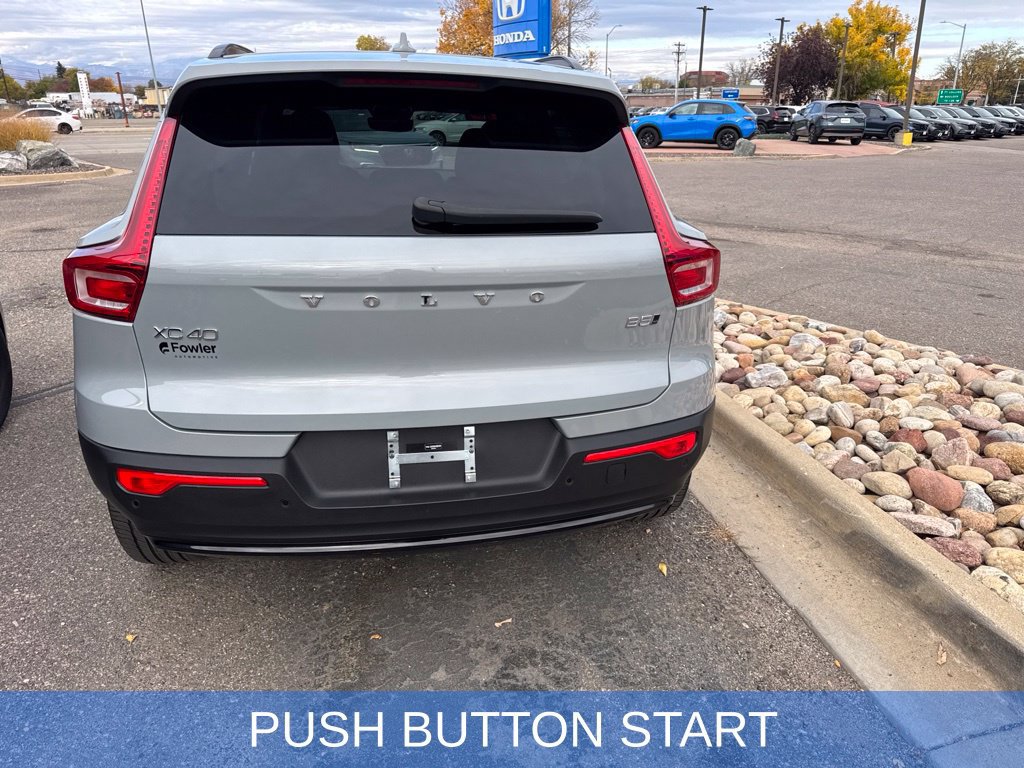Used 2025 Volvo XC40 B5 Plus AWD/4WD image 6