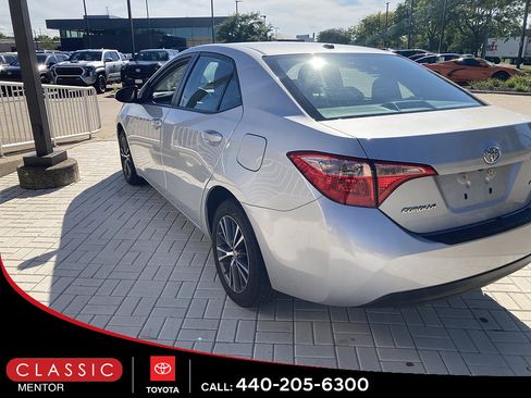 Used 2017 Toyota Corolla LE w/ LE Premium Package FWD image 2