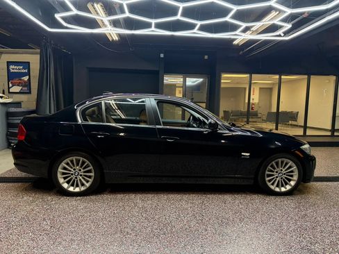 Used 2011 BMW 335i xDrive Sedan AWD/4WD image 9