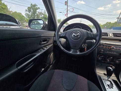 Used 2005 MAZDA MAZDA3 s w/ Moonroof & 6-CD Pkg image 6