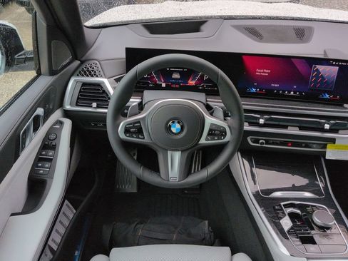 New 2026 BMW X5 xDrive40i w/ M Sport Package AWD/4WD image 16