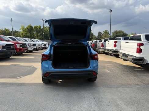 Used 2025 Chevrolet Trax RS w/ Sunroof Package FWD image 36