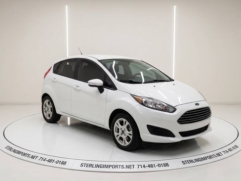 Used 2015 Ford Fiesta SE FWD image 1