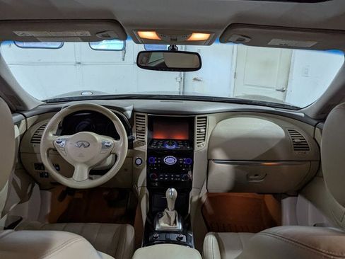 Used 2017 INFINITI QX70 AWD w/ Premium Package image 29