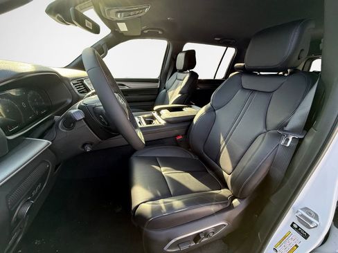 New 2026 Jeep Grand Wagoneer 4WD image 25