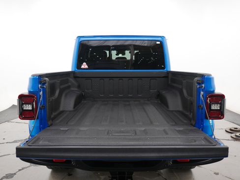 Used 2025 Jeep Gladiator Rubicon AWD/4WD image 16
