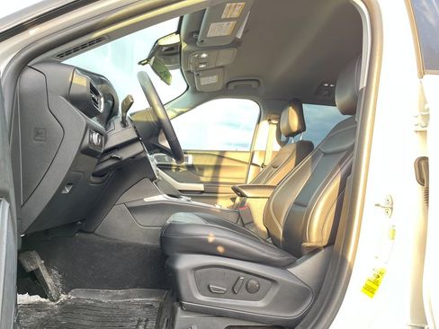 Used 2023 Ford Explorer XLT w/ Equipment Group 202A image 9