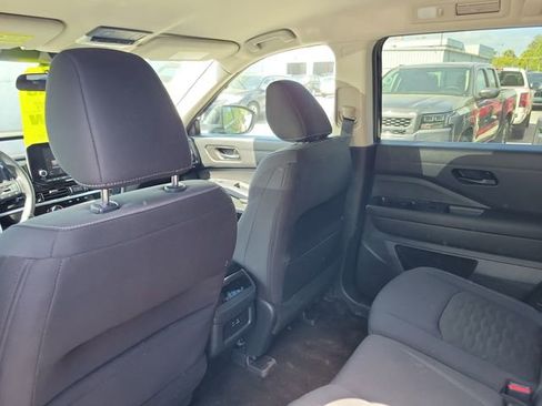 Used 2025 Nissan Pathfinder SV image 27