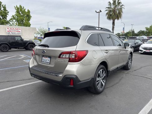 Used 2018 Subaru Outback 2.5i Limited AWD/4WD image 3